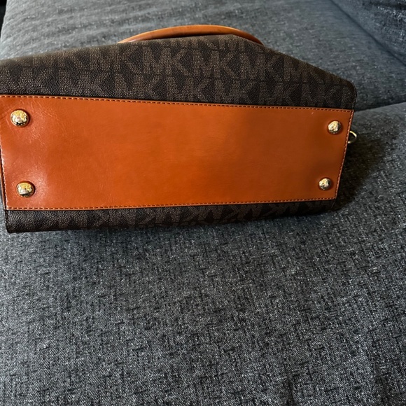 Michael kors purse w/ matching wallet - Picture 10 of 14